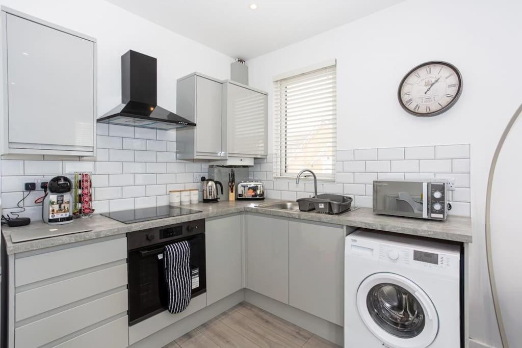 2 Bed Apartment Near The Beach Southend-on-Sea Zewnętrze zdjęcie
